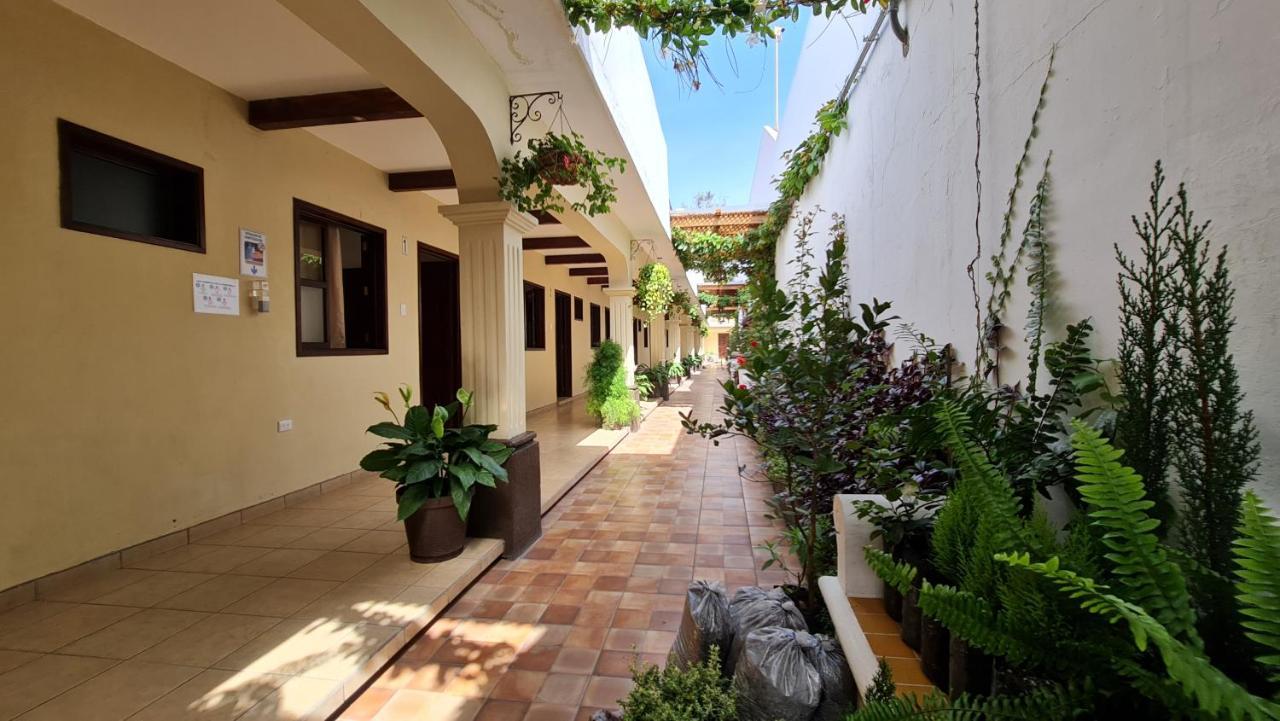 Nico Hotel Antigua Buitenkant foto