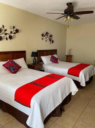 Nico Hotel Antigua Buitenkant foto