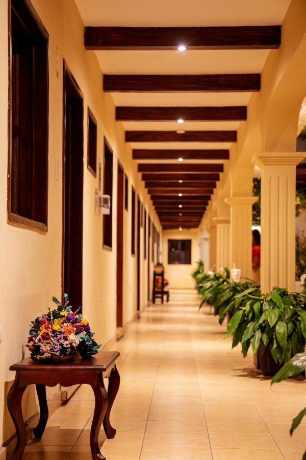 Nico Hotel Antigua Buitenkant foto